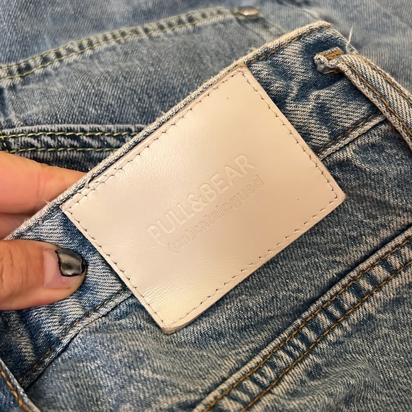 High waisted jean with cool waist design - Picture 5 of 6